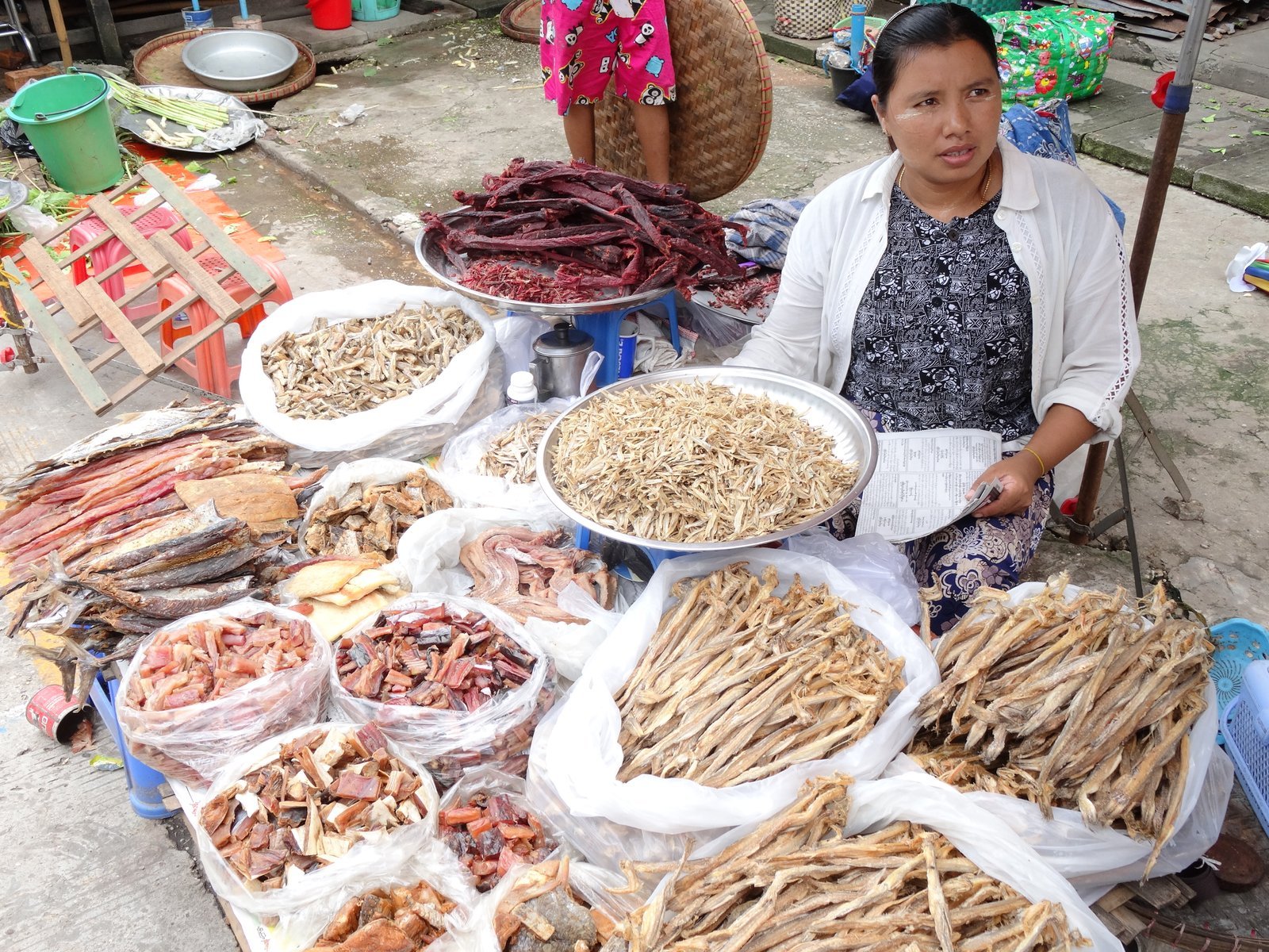 MM_ _Dried_fish_woman_retailer_from_Ayeyarwady